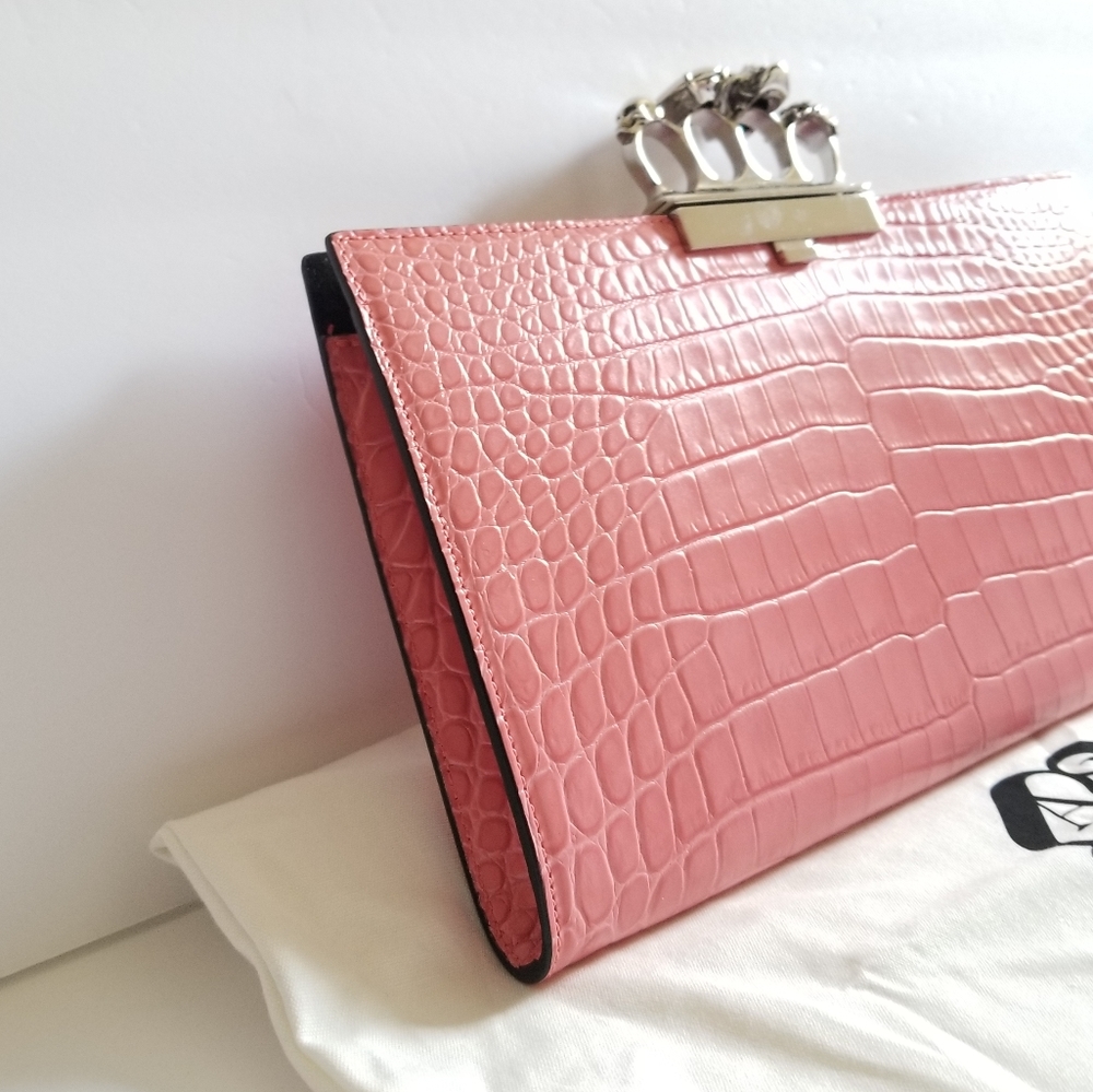 Alexander McQueen Skull Four-Ring Croc-Embossed Leather Clutch Pink - Picture 7 of 13